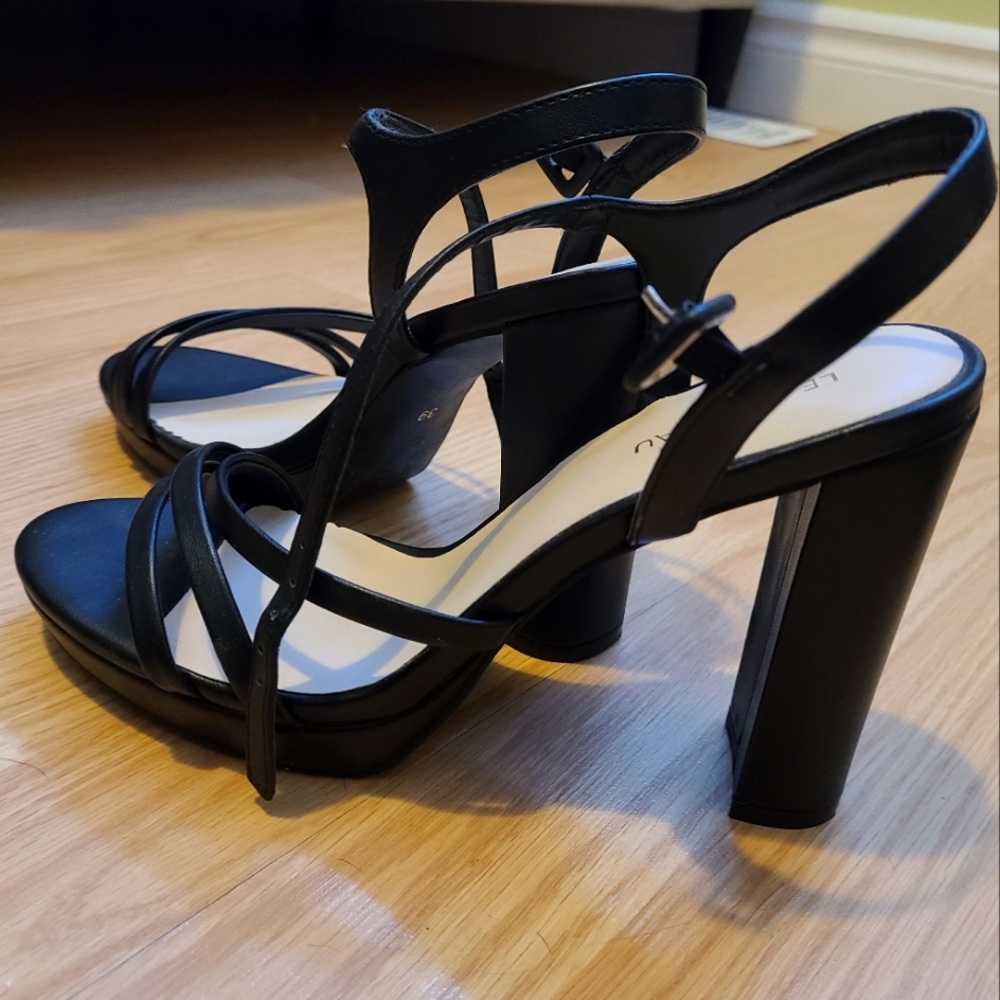 Le Chateau Strapy 5" Chunk Heels size 39 EUR   8.5 US